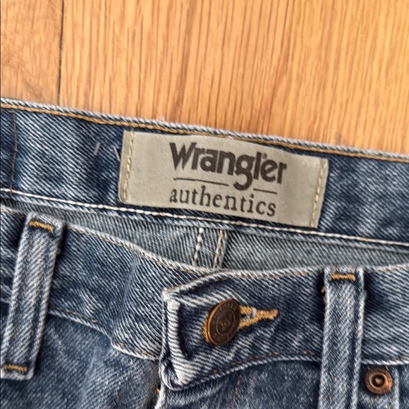 Wrangler Jeans Men's 32 x 29 Classic Five Pocket - Picture 3 of 6